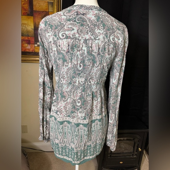 Knox Rose | soft colors paisley print smocked button front long sleeve blouse - Picture 5 of 11